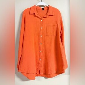 (7976-ORG) SOLID EMBOSSED TEXTURE BUTTON DOWN LONG SLEEVE TOP WITH FRONT…
